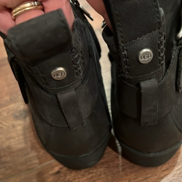 Ugg New Wylma Black Oiled Leather 1.5" Stacked Heel Strappy Moto Booties sz 11 - Picture 12 of 12